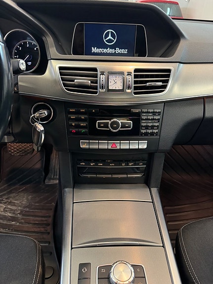 Mercedes-Benz E220 12 of 25