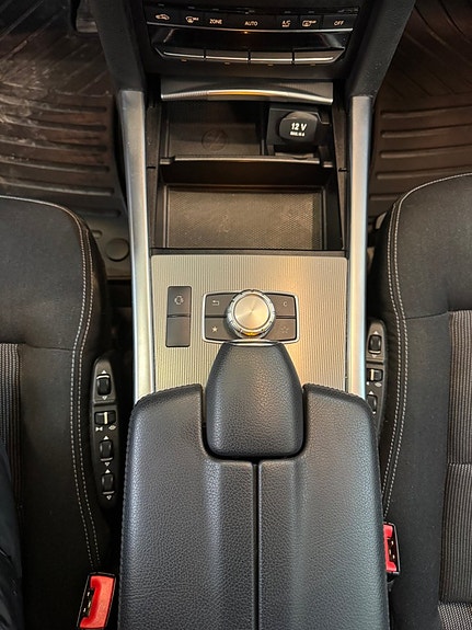 Mercedes-Benz E220 13 of 25