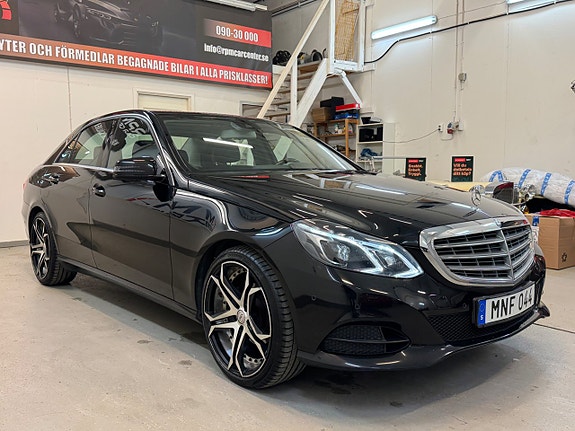 Mercedes-Benz E220 3 of 5