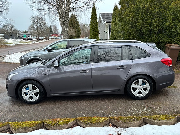 Chevrolet Cruze 7 of 21