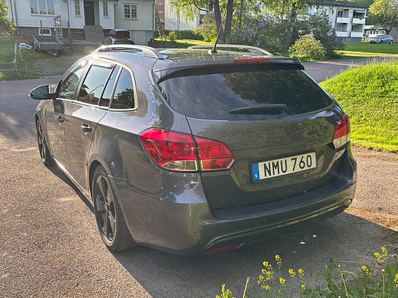 Chevrolet Cruze 3 of 21