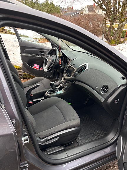 Chevrolet Cruze 14 of 21