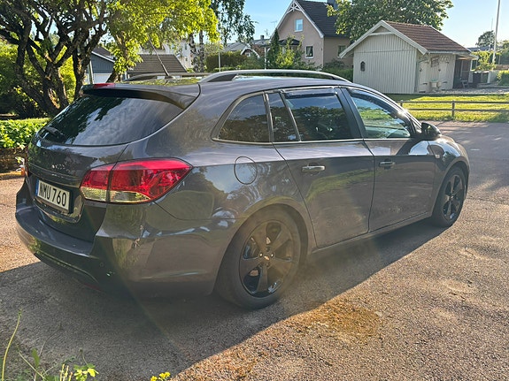 Chevrolet Cruze 4 of 21