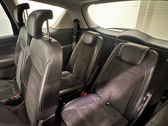 Ford S-MAX 16 of 20