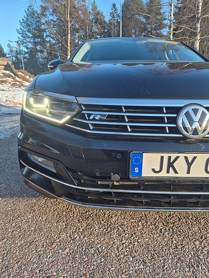 Volkswagen Passat 2 of 5