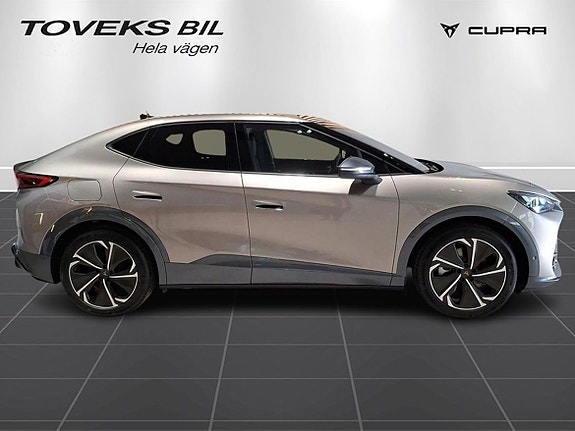 Cupra Tavascan 2 of 5