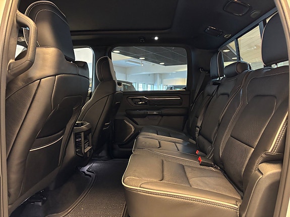 Dodge RAM 1500 9 of 14