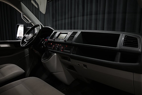Volkswagen Transporter 18 of 28