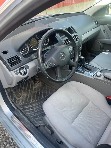 Mercedes-Benz C200 4 of 6