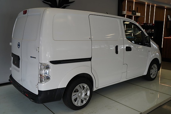 Nissan e-NV200 4 of 5
