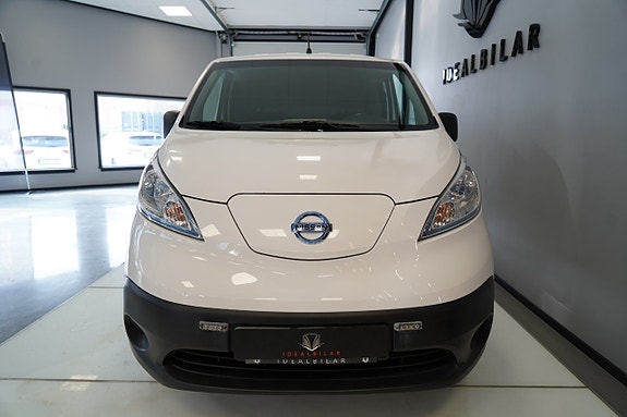 Nissan e-NV200 2 of 5