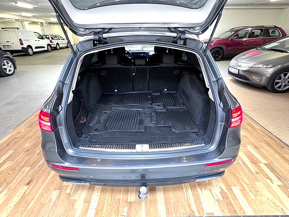 Mercedes-Benz E200 15 of 20