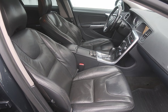 Volvo V60 11 of 27