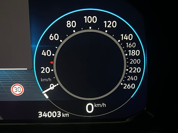 Volkswagen Golf VIII 12 of 17