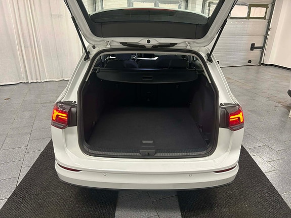 Volkswagen Golf VIII 11 of 17