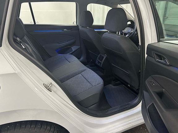 Volkswagen Golf VIII 10 of 17