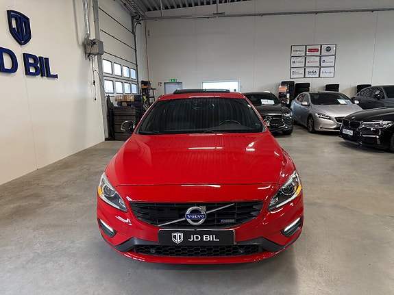 Volvo S60 4 of 5