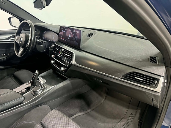 BMW 520d 4 of 5
