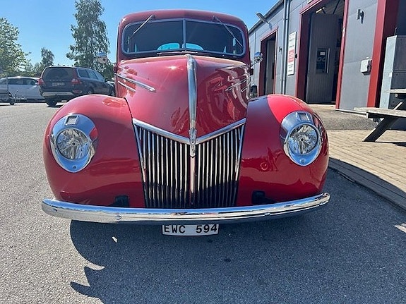 Ford De Luxe Phaeton 180A 2 of 5