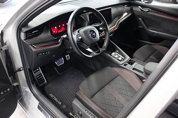 Skoda Octavia 2 of 5