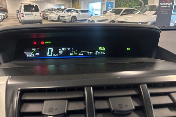 Toyota Prius+ 11 of 23