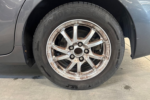 Toyota Prius+ 10 of 23