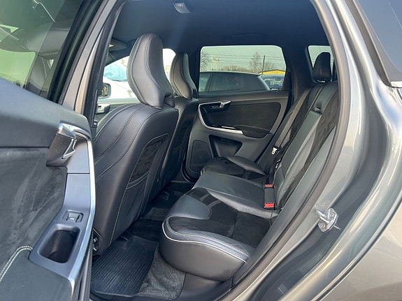 Volvo XC60 12 of 25