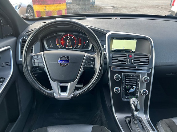 Volvo XC60 11 of 25