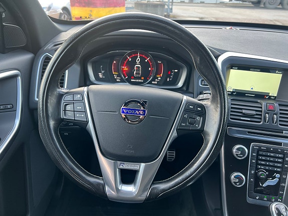 Volvo XC60 13 of 25