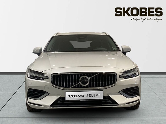Volvo V60 2 of 15