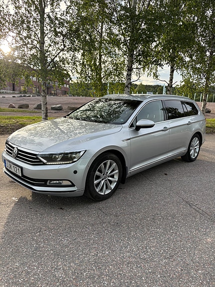 Volkswagen Passat 2 of 5