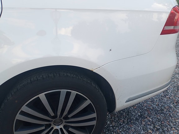 Volkswagen Passat 12 of 18