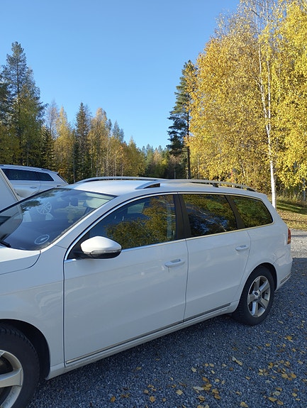 Volkswagen Passat 2 of 18