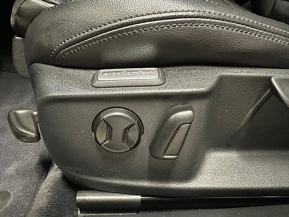 Volkswagen Passat 9 of 14