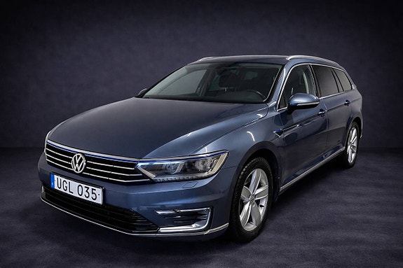 Volkswagen Passat 2 of 5