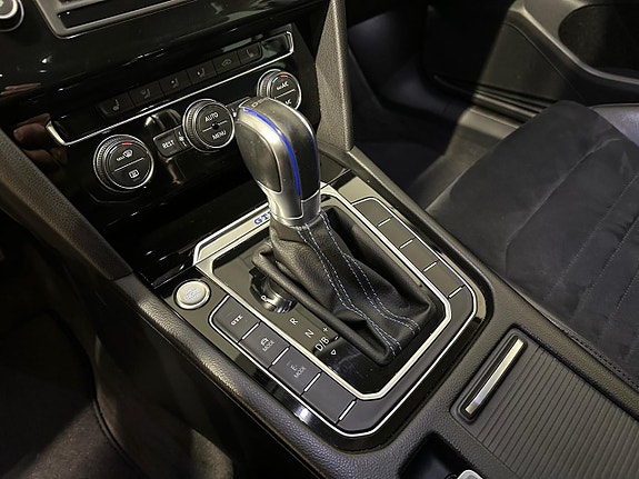 Volkswagen Passat 8 of 14