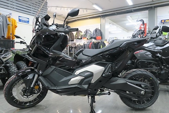 Honda X-ADV750 3 of 6