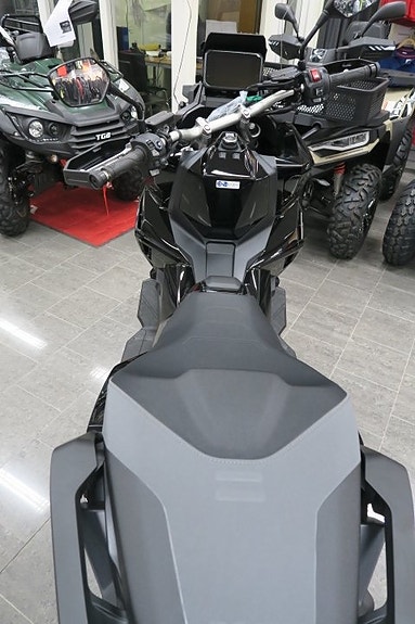 Honda X-ADV750 5 of 6