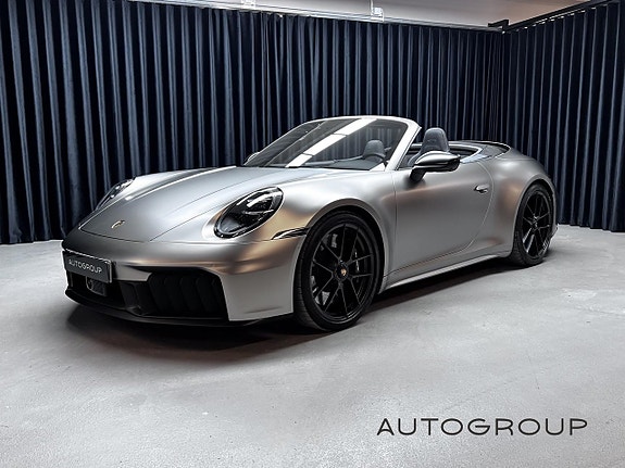 Porsche 911 Carrera GTS 4 of 5