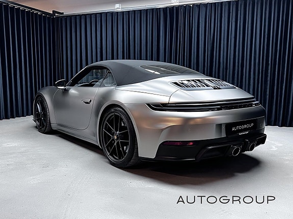 Porsche 911 Carrera GTS 3 of 5