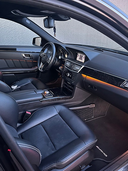 Mercedes-Benz E220 5 of 7
