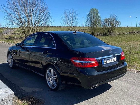 Mercedes-Benz E220 3 of 5
