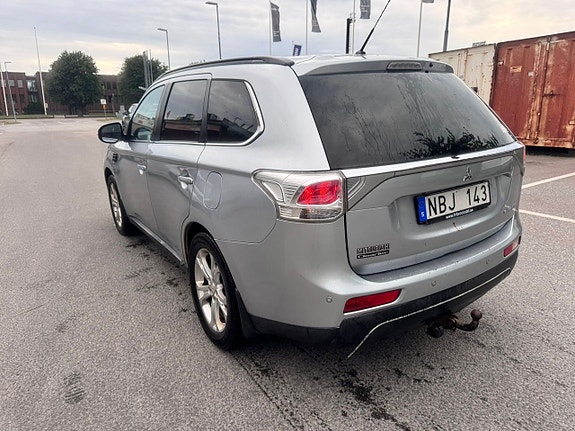 Mitsubishi Outlander 2 of 5