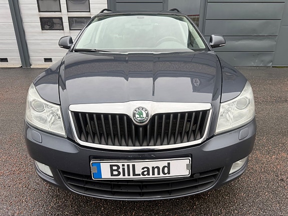 Skoda Octavia 2 of 5