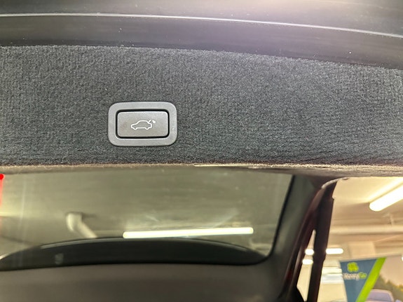 Volvo XC60 8 of 27