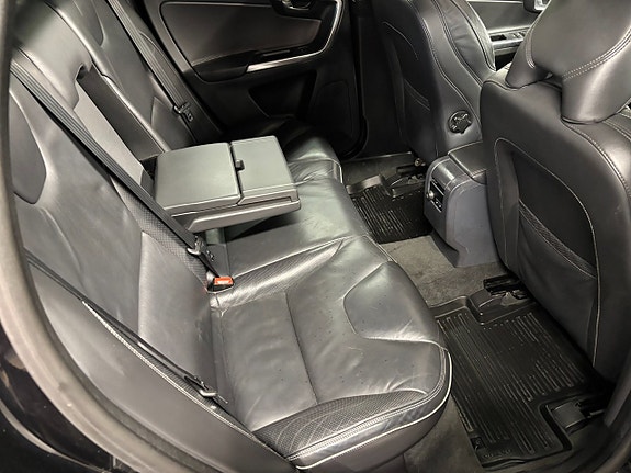 Volvo XC60 15 of 27