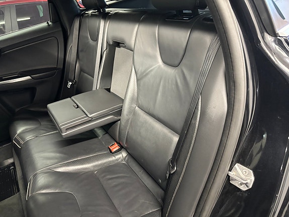 Volvo XC60 14 of 27