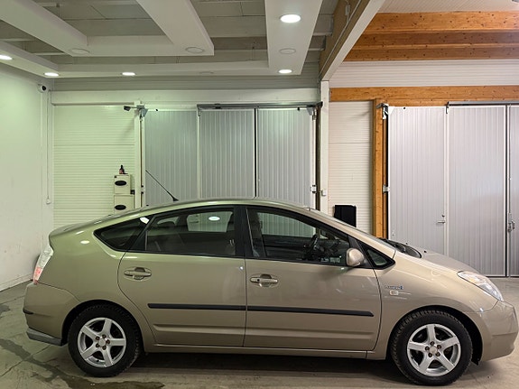 Toyota Prius 13 of 14