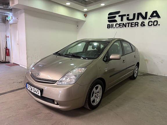 Toyota Prius 4 of 5