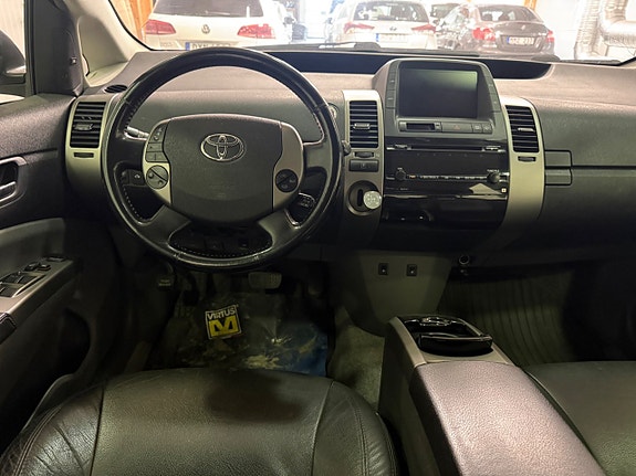 Toyota Prius 8 of 14